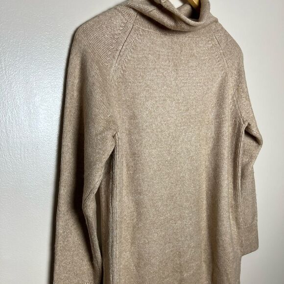 CLEARANCE! Tan Ann Taylor Oversized Turtleneck Sweater Size S Like New - Picture 4 of 6